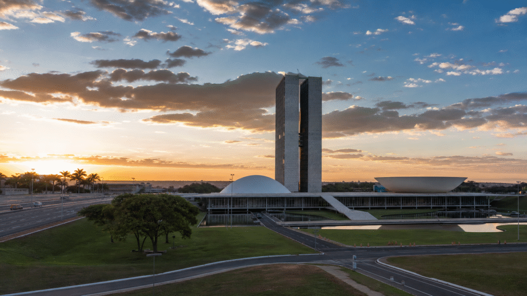 Déficits nas contas do governo persistem até 2026